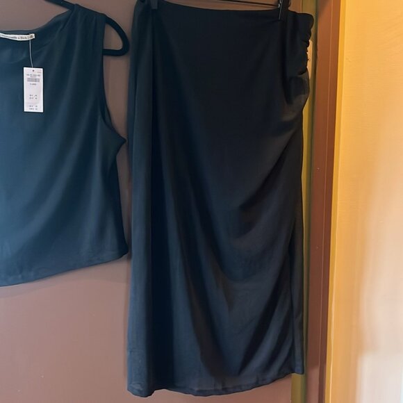 NWT Black Mesh Shell Women's Skirt and High Neck Top Set - Picture 3 of 4